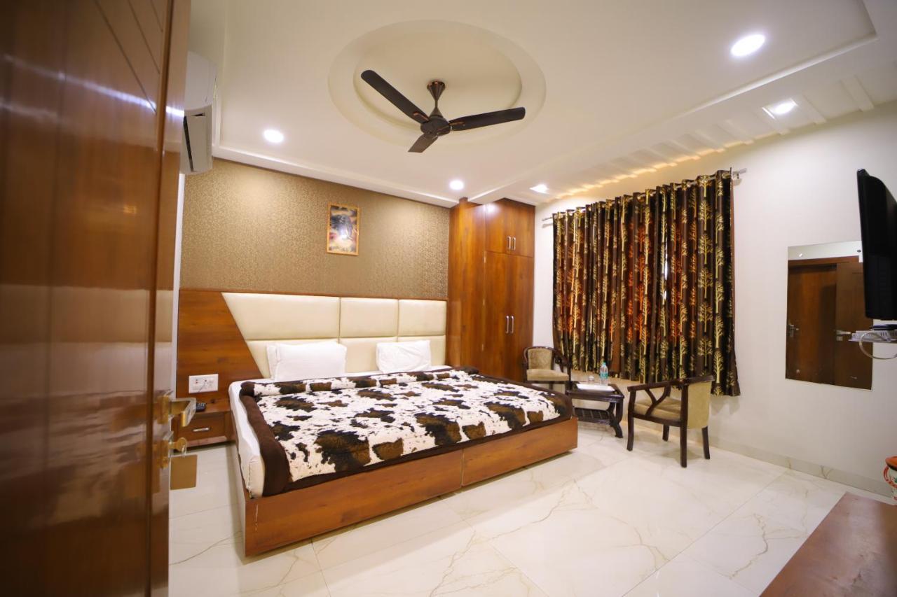 Hotel Royal Phoenix آغْرا المظهر الخارجي الصورة